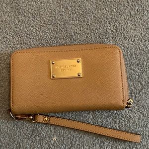 Michael Kors wristlet